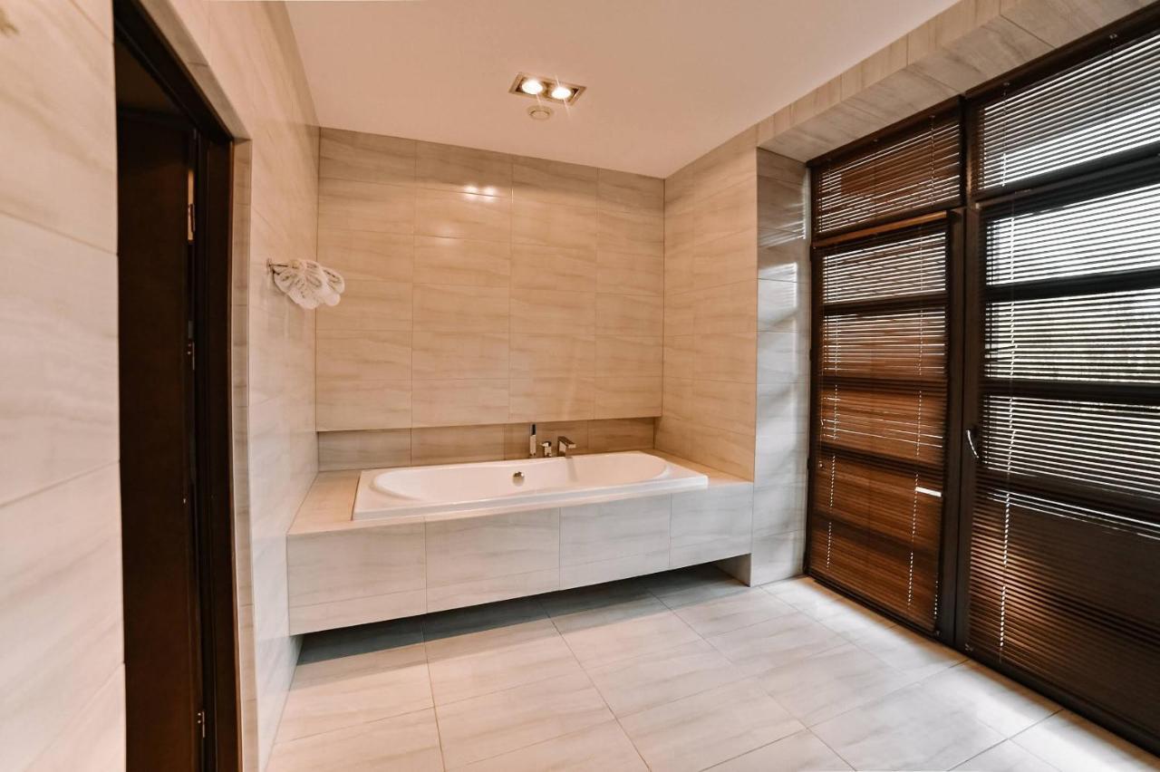 Park Hotel Switzerland Obariv Bagian luar foto