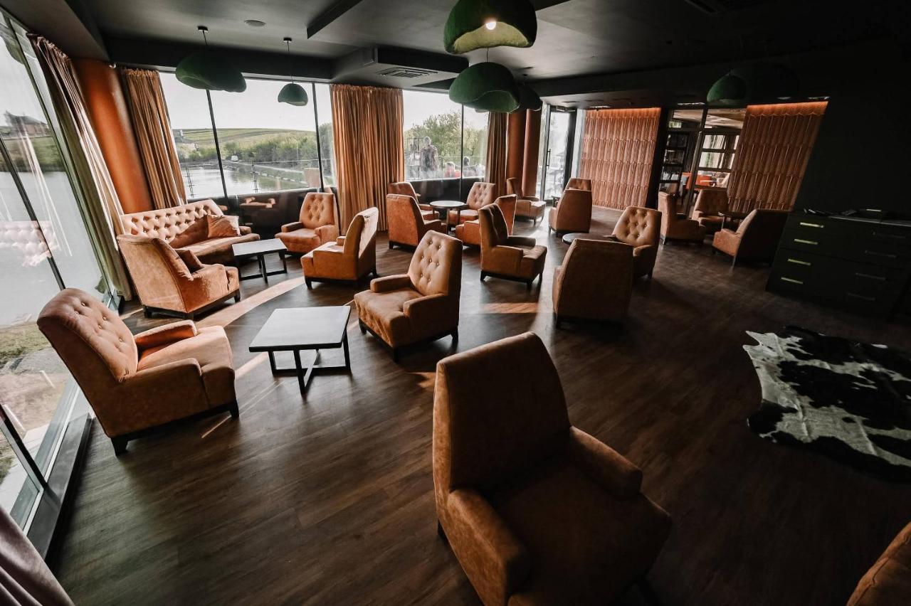 Park Hotel Switzerland Obariv Bagian luar foto